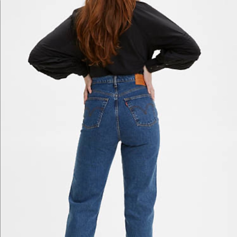 Levi’s Ribcage Straight Ankle Women’s Jean, size 29, medium blue